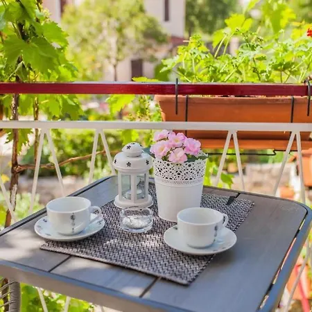 Rossa City Deluxe Apartman شقة *