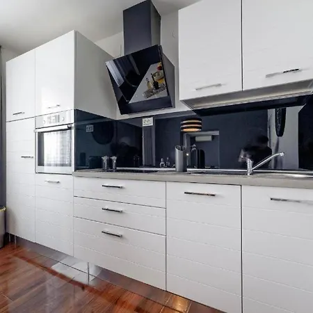 Rossa City Deluxe Apartman شيبينيك