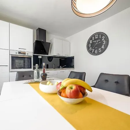 Rossa City Deluxe Apartman شيبينيك