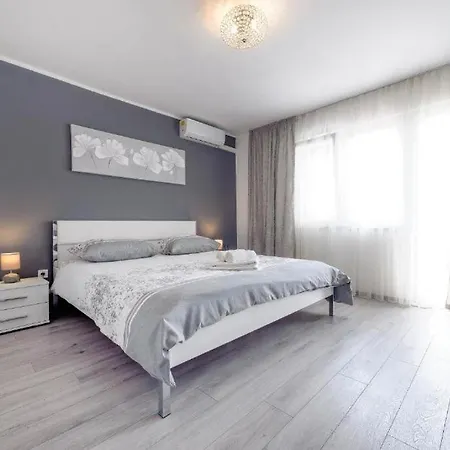 شقة Rossa City Deluxe Apartman