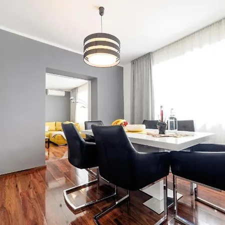 Rossa City Deluxe Apartman شقة *