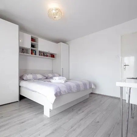 Rossa City Deluxe Apartman شقة